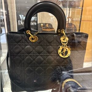 She’s Timeless🖤💛 Bag